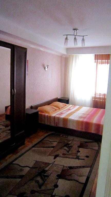 Zaporizhia Apartment On Maliy Rinok מראה חיצוני תמונה